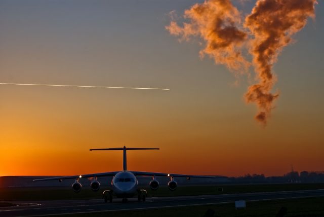 Avro Avroliner (RJ-85) (EI-RJN) - City Jet Avro RJ85 vacating runway 28 at Dublin International