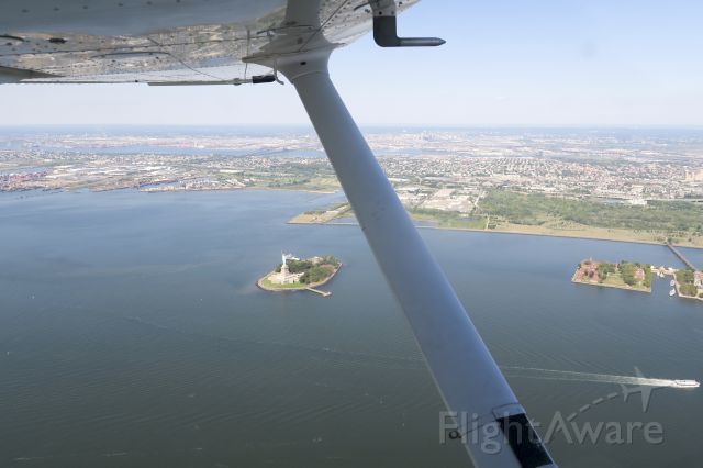 Cessna Cutlass RG (N612DF) - Hudson River.