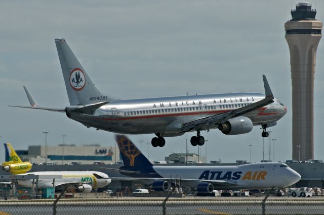 Boeing 737-800 (N951AA) - Astrojet Retro Livery