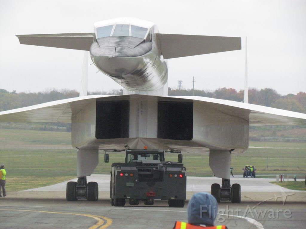 AIR TRACTOR Fire Boss (N20001) - Move of the XB-70 Valkyrie to the forth hanger at the museum  