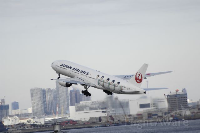 Boeing 777-200 (JA772J) - Departure at Haneda Intl Airport Rwy34R on 2012/01/12 "Arashi Jet"