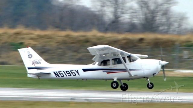 Cessna Skyhawk (N5195Y)