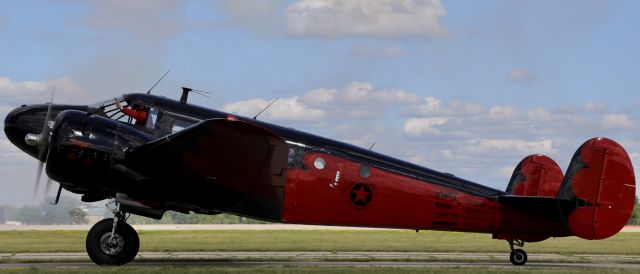 Beechcraft 18 (N9109R) - On flightline