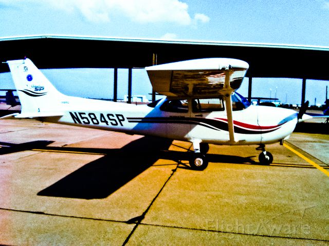 Cessna Skyhawk —
