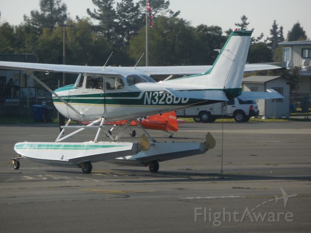 Cessna Skyhawk (N328DD)