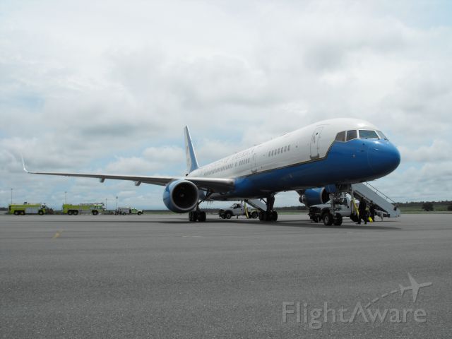 Boeing 757-200 (08-0001) - Waiting on the Vice President to arrive back at Tallahassee.
