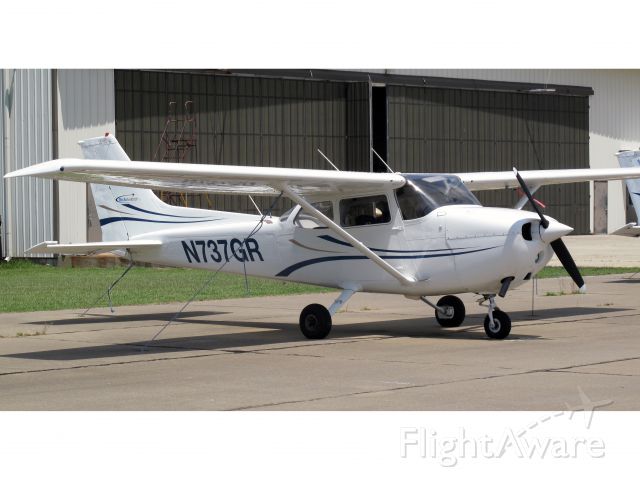 Cessna Skyhawk (N737GR)