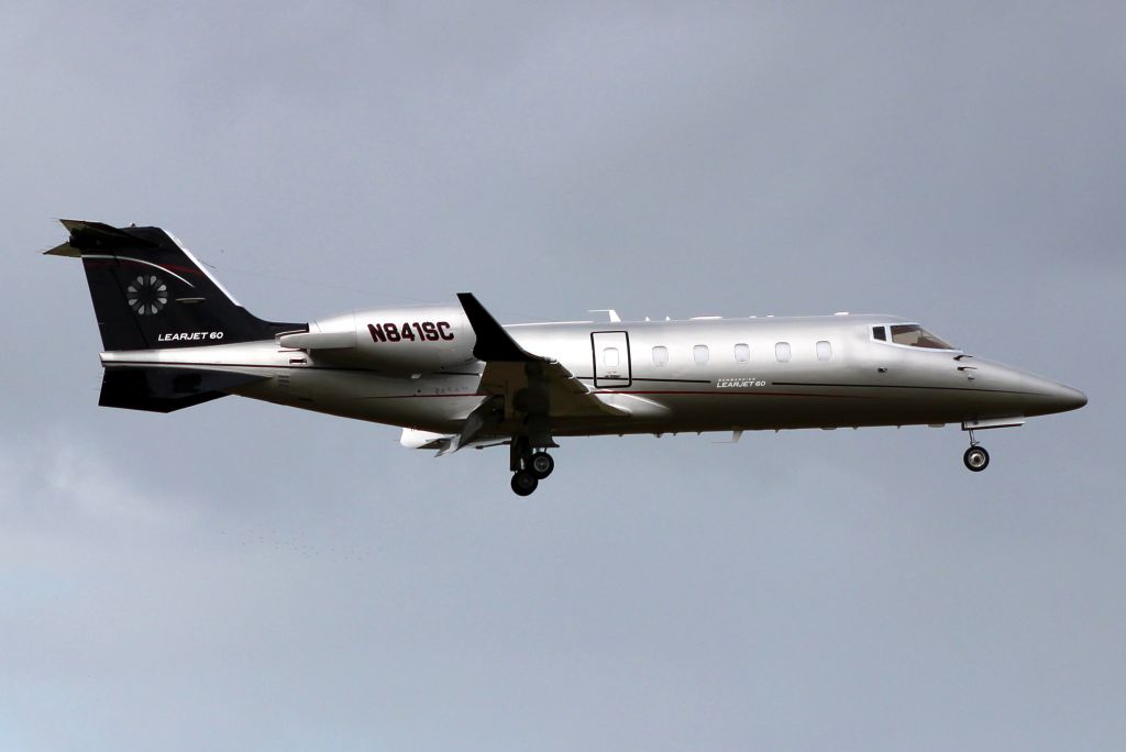 Learjet 60 (N841SC) - On final approach for rwy 9 on 6-Nov-16 returning from a local flight.
