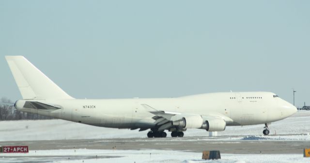 Boeing 747-400 (N743CK)