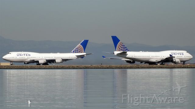 Boeing 747-400 (N180UA) - N180UA and N128UA are ready to leave San Francisco Intel Airport (KSFO)br /br /N180UA / Boeing 747-422 br /2015-03-06 UA903 San Francisco (SFO) Frankfurt (FRA) 14:06-->Landed 09:15br /br /br /N128UA / Boeing 747-422 br /2015-03-06 UA869 San Francisco (SFO) Hong Kong (HKG)  14:11-->Landed 20:03