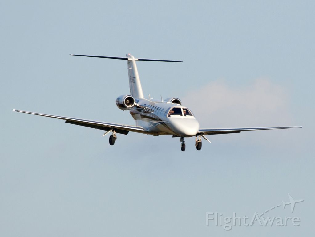 Cessna Citation CJ3 (N525EZ) - Landing runway 26.