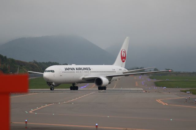 BOEING 767-300 (JA8988) - July 23rd 2019:HND-HKD.