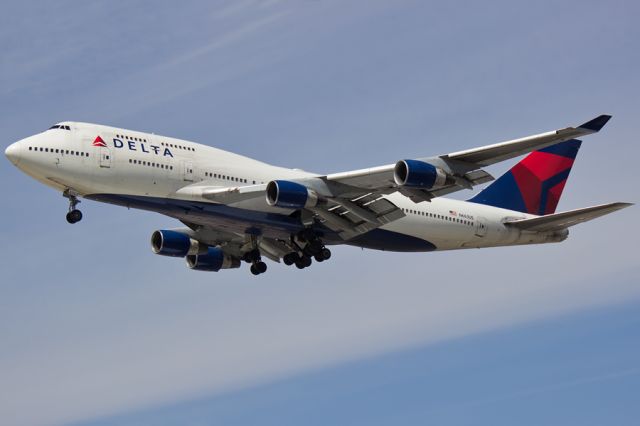 Boeing 747-400 (N663US) - Delta 99 arriving on 21L from Paris.  04/12/2015. 