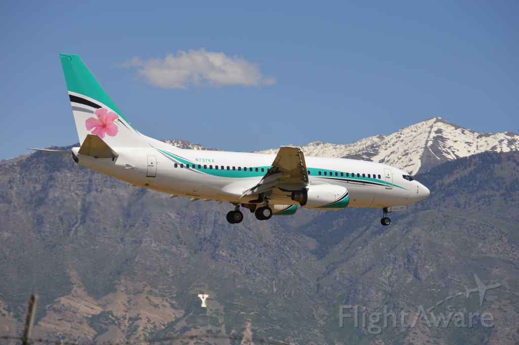 Boeing 737-700 (N737KA) - A rare visitor to Provo! KAI51 on short final for 13 arriving from KOAK/OAK.