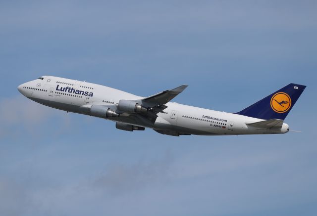 Boeing 747-200 (D-ABVM) - departure FRA