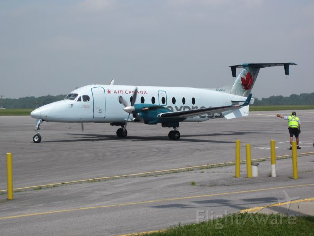 Beechcraft 1900 (C-GORA) - Thumbs up, and ready to go as this beautiful aircraft makes the turn towards the runway. This aircraft, built in 98 still looking young with the new ACA express colour scheme!