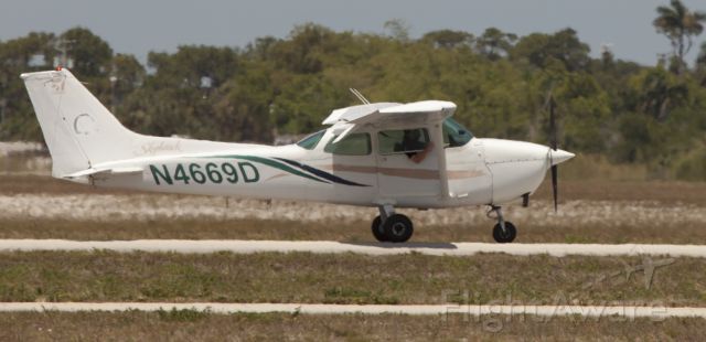 Cessna Skyhawk (N4669D)