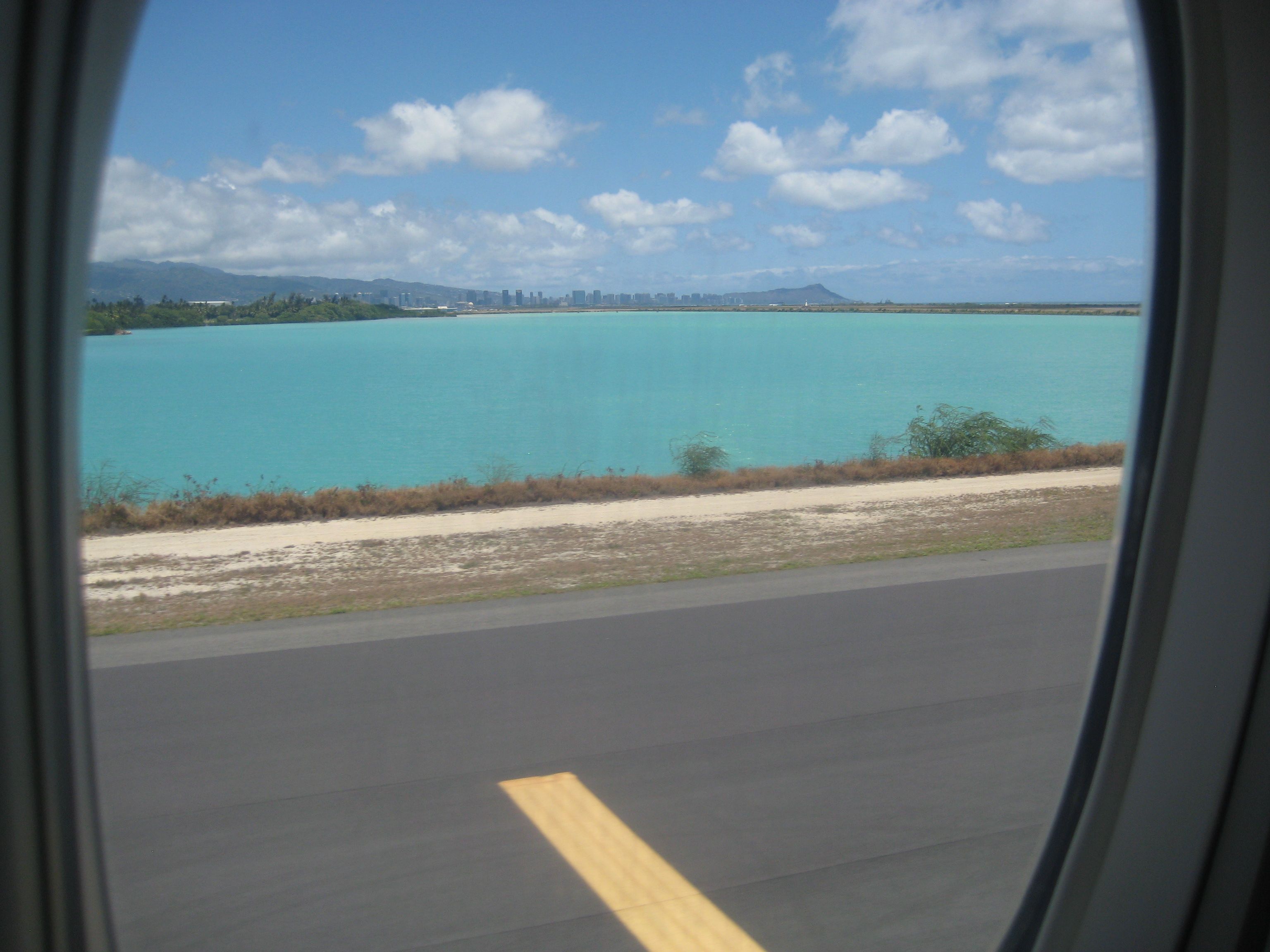 — — - KHNL the reef runway 