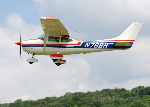Cessna Skylane (N76BR) - I wonder what happened to the nose wheel fairing?