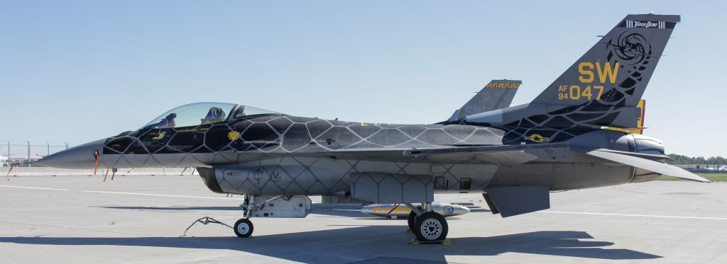 Lockheed F-16 Fighting Falcon (94-0047) - F16 Demo at the Volaria Airshow