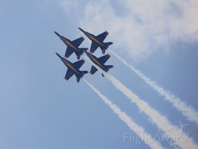 McDonnell Douglas FA-18 Hornet — - Here is the US Navy Blue Angels performing in the Diamond formation in Kansas City!