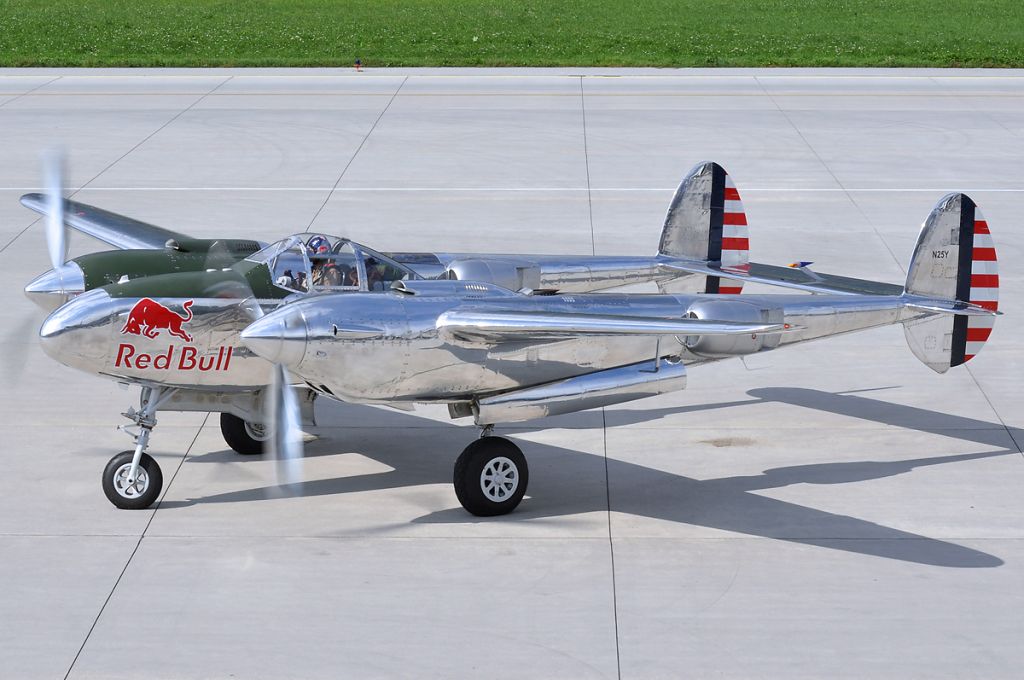 Lockheed P-38 Lightning (N25Y)