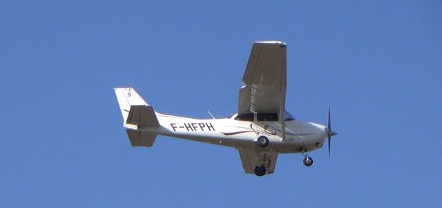 Cessna Skyhawk (F-HFPH)