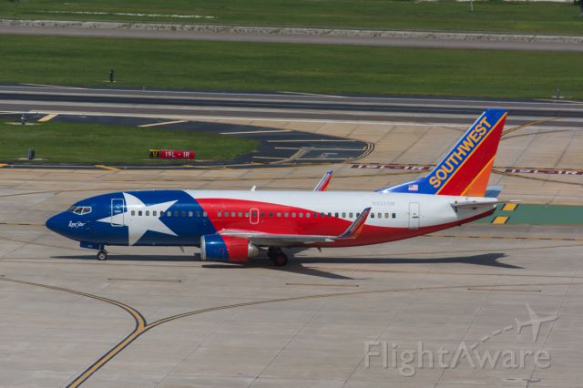 Boeing 737-700 (N352SW) - Southwests Lone Star One taxing to the gate at KTPA. (N352SW)