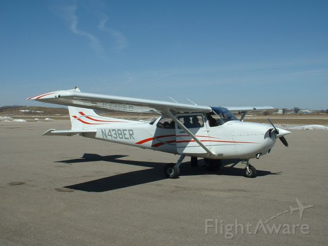 Cessna Skyhawk (N438ER)