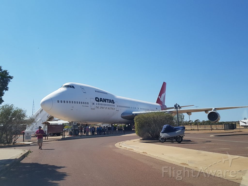 Boeing 747-200 (VH-EBQ)