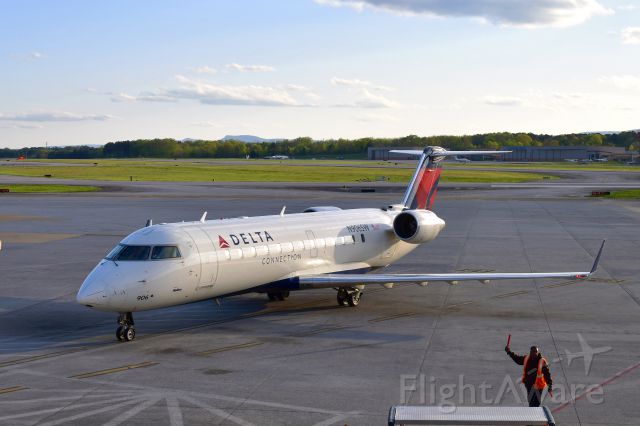 Canadair Regional Jet CRJ-200 (N906SW) - Delta Bombardier CRJ-200ER N906SW in Chattanooga