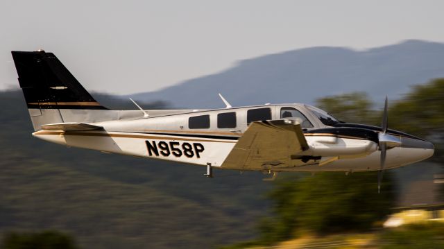 Beechcraft Baron (58) (N958P) - Fly By