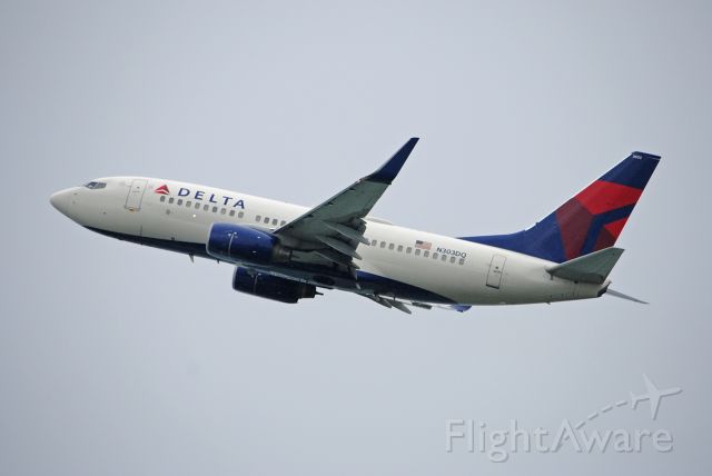 Boeing 737-700 (N303DQ) - Departing back to Atlanta.br /br /5/14/2020