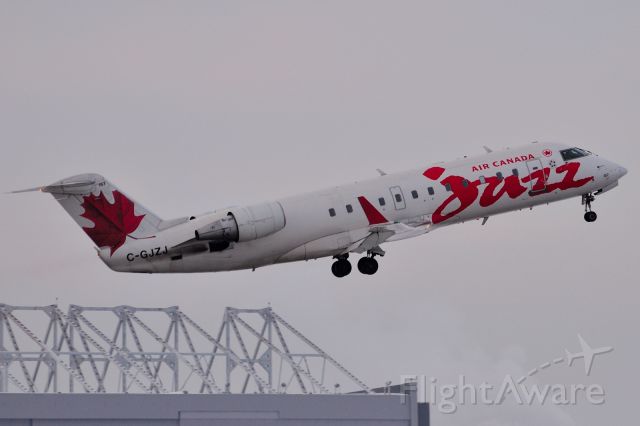 Canadair Regional Jet CRJ-200 (C-GJZJ)