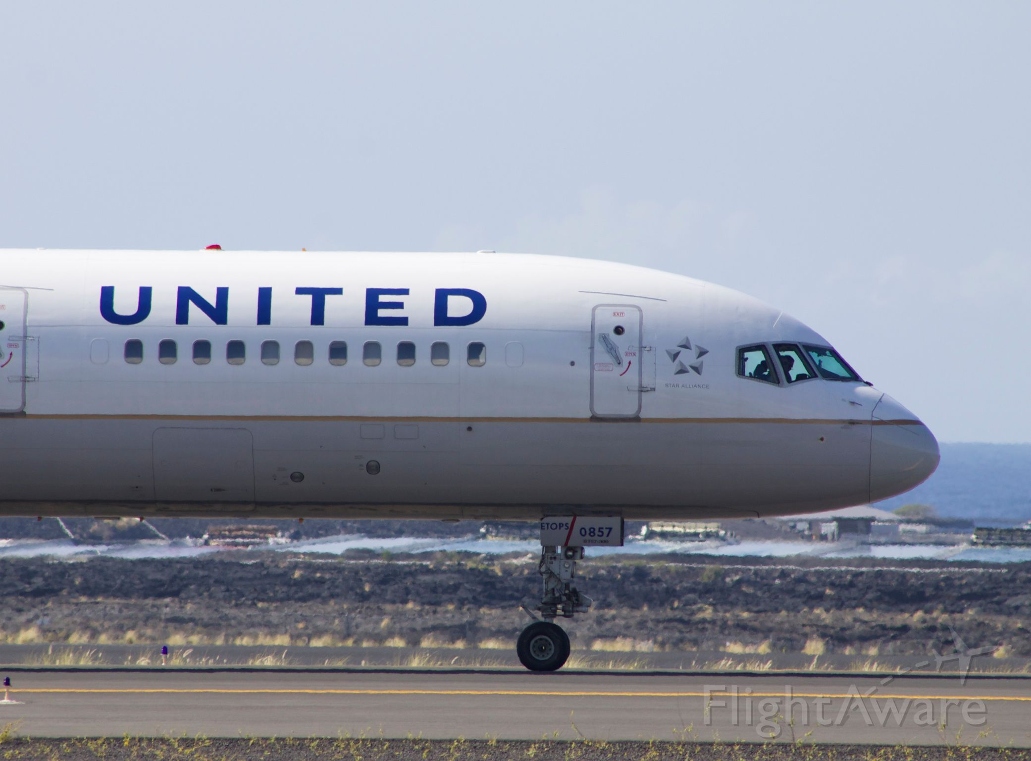 Boeing 757-200 (N57857) - United 753 taxiing in on Alpha