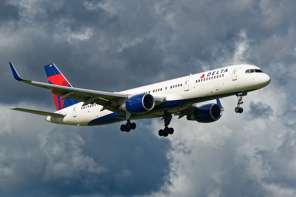 Boeing 757-200 (N6714Q) - 8/12/15. Short final to 19R. The captain on this flight was retiring that day after 30 years flying for Delta. The flight out of Tampa was going to be his last flight ever for Delta and so his son contacted me and asked if I could do the shoot. The prints were presented to him during a retirement party.