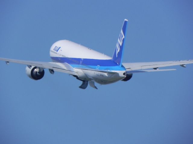 Boeing 777-200 (JA742A)