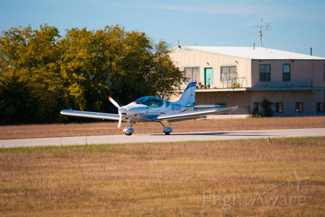 Piper Turbo Arrow 3 (N613DD) - Pipersport Taxiing off the runway.