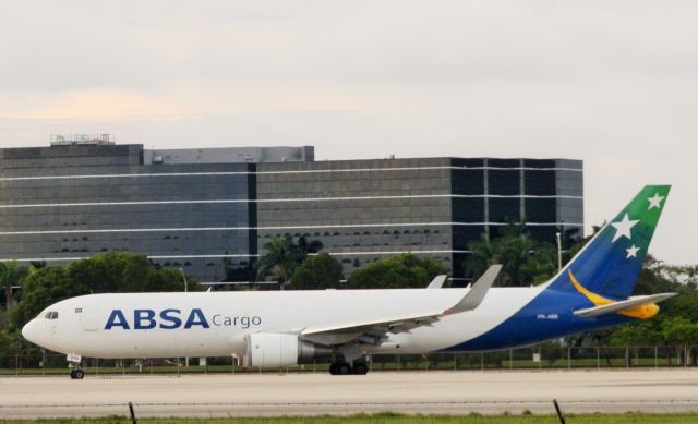 BOEING 767-300 (PR-ABB)