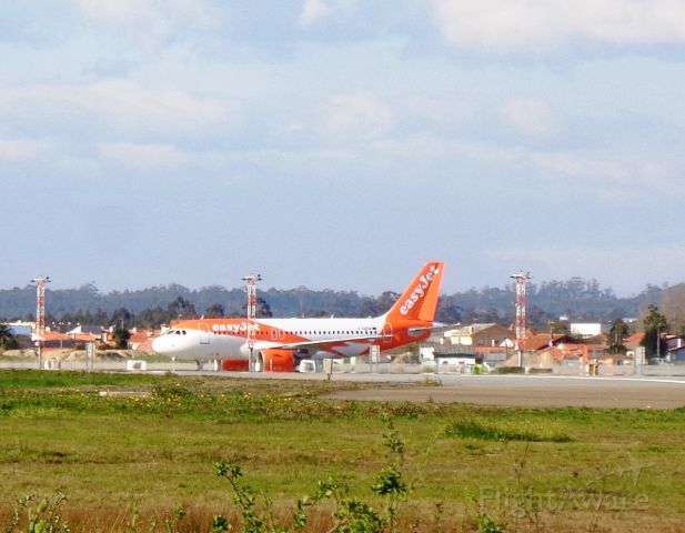 Airbus A319 (G-EZDE)