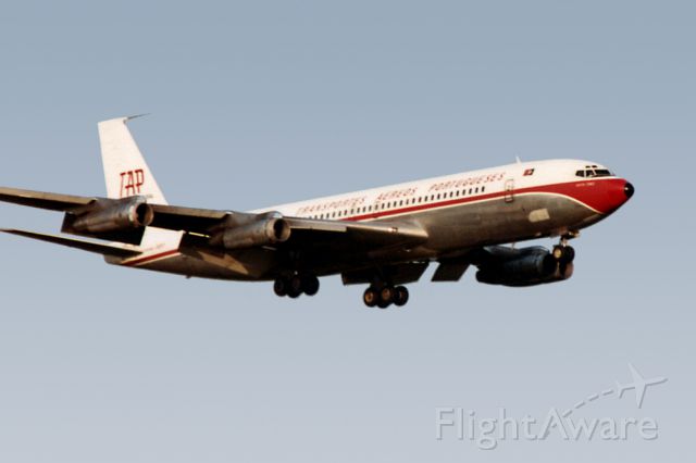 Boeing 707-300 (CS-TBA) - July 1982 - short final for 23 at EIDW