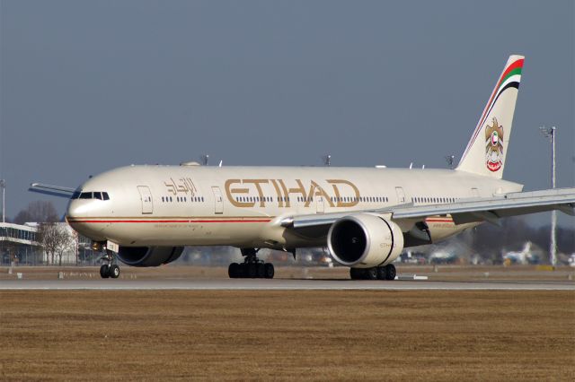 BOEING 777-300 (A6-ETR) - Boeing 777-3FX(ER), Ethihad Airways, A6-ETR, EDDM Airport München Franz Josef Strauss, 19. Febr. 2019