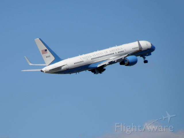 Boeing 757-200 (08-0002) - Air Force 2 (80002), a Boeing C-32 (modified Boeing 757-200) doing work in the pattern at Blue Grass airport (KLEX)....
