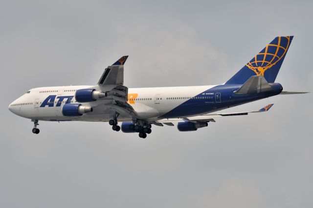 Boeing 747-400 (N465MC) - 23-L on 07-23-21