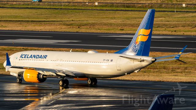 Boeing 737 MAX 8 (TF-ICN) - TF-ICN taxiing in at KPDX as FI665. It is also the first Icelandair max to show up here.