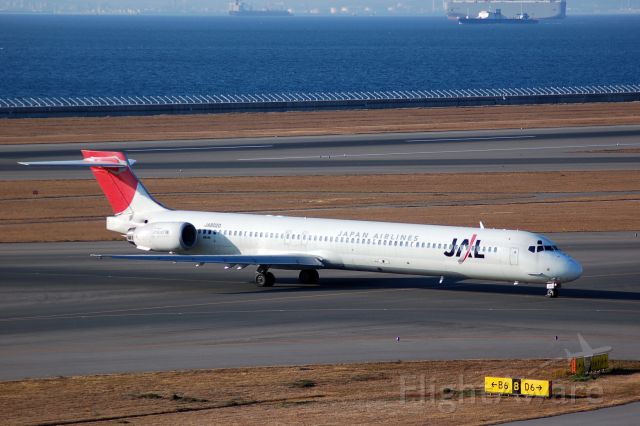 McDonnell Douglas MD-90 (JA8020) - Spotting in Japan is great. Most airports have dedicated spotting decks. Picture taken 12-28-2008. 