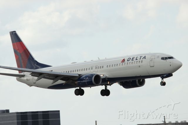 Boeing 737-800 (N37700) - Delta flight 1860 from Atlanta, Georgia, on final for RWY 9. Taken from just east of El Dorado Furniture. 3/31/13