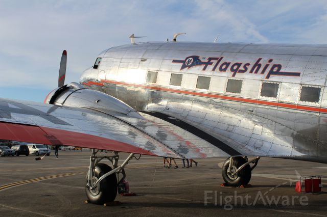 Douglas DC-3 (N17334)
