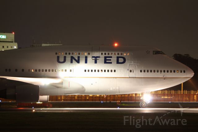 Boeing 747-400 (N105UA)