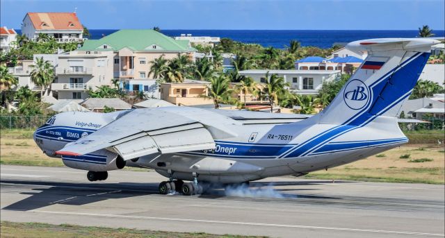Ilyushin Il-76 (RA-76511) - Volga -Dnepr RA-76511 IL-76 smoking them while landing at St Maarten while bringing in medical supplies from Holland in relations to the CONVID-19.